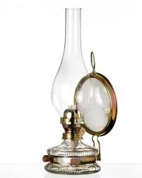 Mittlere Oellampe antikes Design mit Spiegel Petroleumlampe befüllbar mit Fuß aus transparentem Glas dekorative Petroleumlampe mit verziertem gold farbigen Dochthalter in Messinghalterung mundgeblasen Höhe ca. 32,5 cm