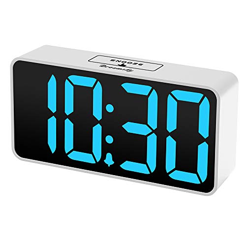 DreamSky LED Digital Wecker mit USB-Ladeanschluss, Große Ziffern Display, Lauter Alarm, Helligkeit und Lautstärke Regelbar, Snooze, 12/24HR, Netzbetrieben (Weiß-Blau)