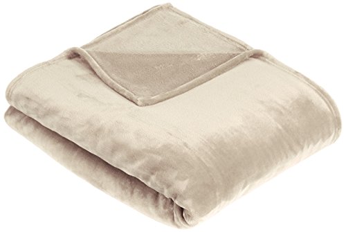 AmazonBasics - Kuscheldecke, aus samtweichem Plüsch - 168 x 229cm - Sand