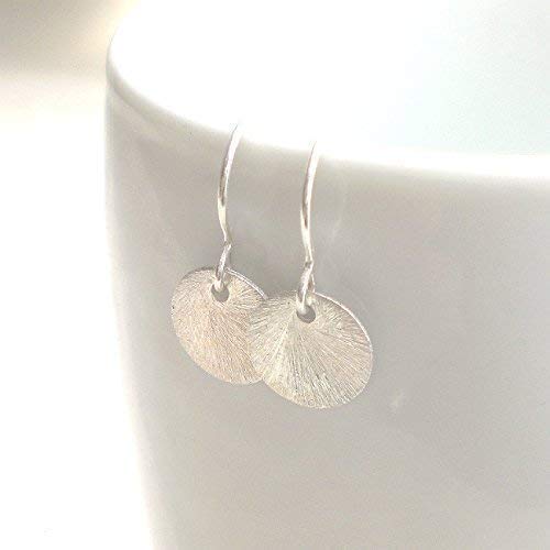 Kleine Ohrringe 925 Silber gebürstetes Silberplättchen, Ohrhänger Scheibe Dot