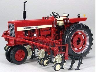Speccast Farmall 544 Gas Schmal Vorne mit Vier Reihen Grubber Traktor