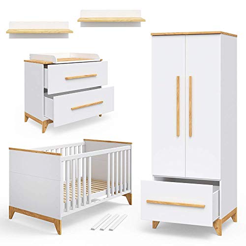 Babymöbel Set Malia in Naturholz Kinderbett Babybett Umbaubett Kleiderschrank Wickelkommode Wandregal