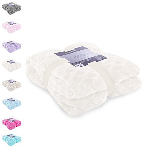 DecoKing 31810 Kuscheldecke 150x200 cm Microfaser Mikrofaser Decke Fleece kuschelig warm Fischschuppenmuster Fish Creme Ecru Sand Cream Ivory Sardi