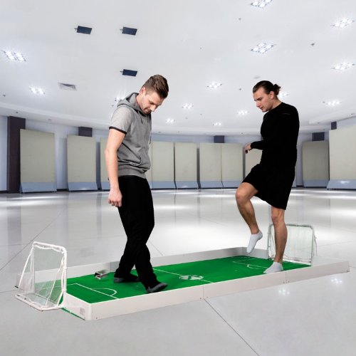 BUSDUGA Fussballspiel für 1 gegen 1 Duelle zuhause - indoor&outdoor Fußballfeld 250x140cm komplett Set, 2xTore, 1xBall, Teppich und Bande WELTNEUHEIT - EINZIGARTIG