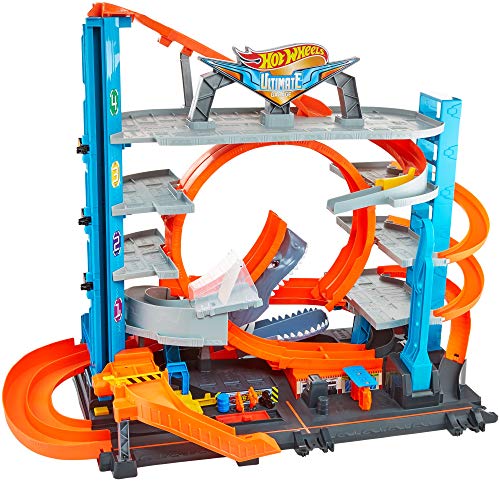 Hot Wheels FTB69 City Ultimate Parkgarage, Garage und Parkhaus mit Hai für +90 Autos, mit Looping Tracks inkl. 2 Spielzeugautos, ca. 63 cm hoch, ab 5 Jahren