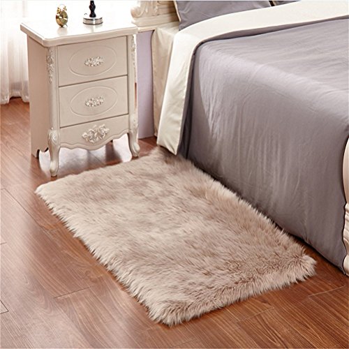 KAIHONG Faux Lammfell Schaffell Teppich (50 x 150 cm) Modern Wohnzimmer Teppich Flauschig Lange Haare Fell Optik Gemütliches Schaffell Bettvorleger Sofa Matte (Braun)