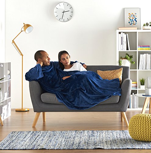 AmazonBasics - Fleecedecke mit Ärmeln & Fußbeutel