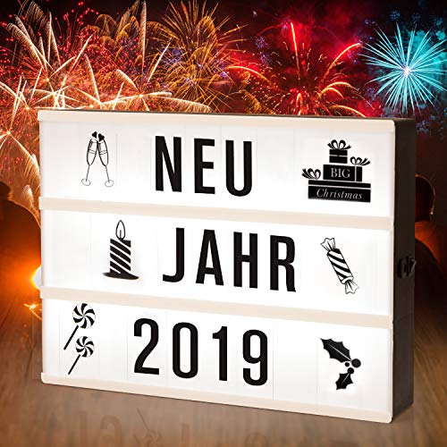 Adoric Leuchtkasten Leuchtbox Lightbox Leuchtschilder A4 30x22x5.5cm Weiß Licht mit 96 Deko Buchstaben und Festlichen Zeichen LED Lichtbox Batterie und USB-Kabel Betreiben