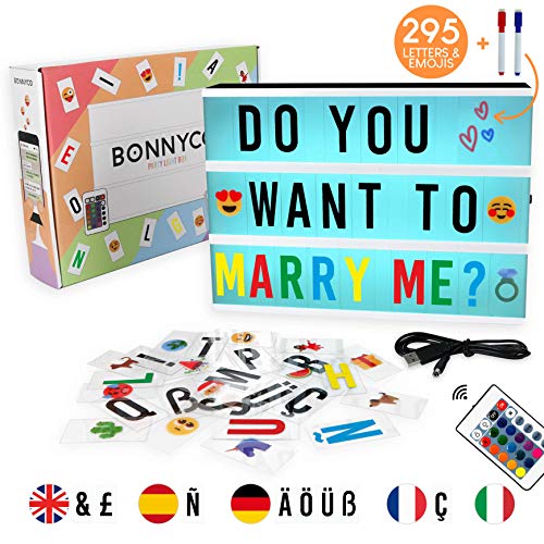 Light Box mit Farbwechsel, 295 Buchstaben und Emojis, Fernbedienung, 2 Stifte - BONNYCO | Ä Ö Ü ß | Led Lichtkasten Buchstaben 16 Farben mit Programme | Lichtbox mit Buchstaben Deko & Geschenk