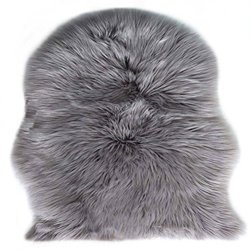 Faux Lammfell Schaffell Teppich (60 x 90 cm) Lammfellimitat Teppich Longhair Fell Optik Nachahmung Wolle Bettvorleger Sofa Matte (Grau)