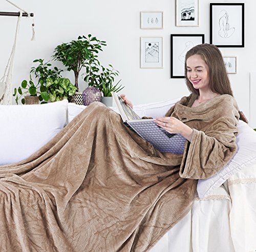 DecoKing 150x180 TV-Decke Microfaser Kuscheldecke mit Ärmeln und Taschen Mikrofaserdecke Fleecedecke Fleece weich sanft flauschig kuschelig Füßtasche