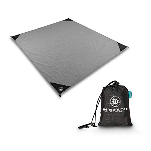BERGBRUDER Nylon Picknickdecke - Pocket Blanket Wasserdicht, Ultraleicht & kompakt - Ground Sheet, Campingdecke, Stranddecke mit Tasche und Karabiner (Stone Grey, 150cm x 140cm)