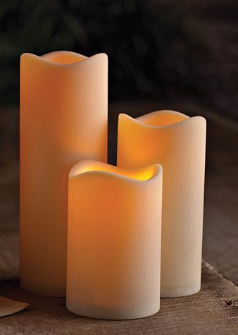 3er Set Romantische LED Kerzen - Größe 10 cm / 15 cm / 20 cm hoch - dekorative und stromsparende LED Technik inkl. Timer - Kerze flackernd - für Innen und Außen - OUTDOOR